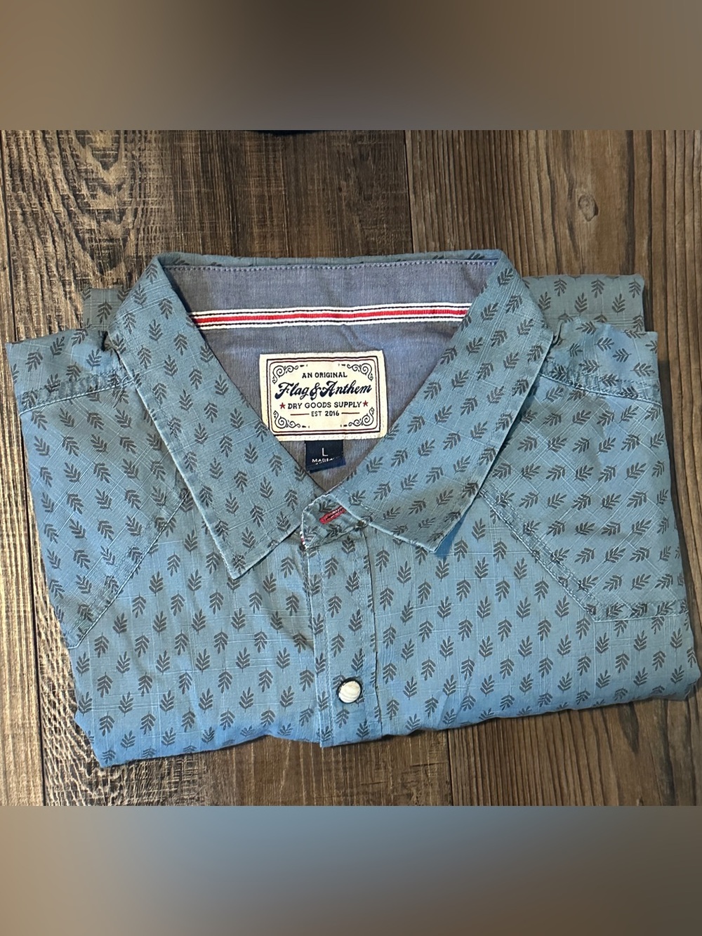 NWOT Men’s Short-Sleeve Shirt 100% Cotton Sold Individually Pick your Design - Picture 5 of 16